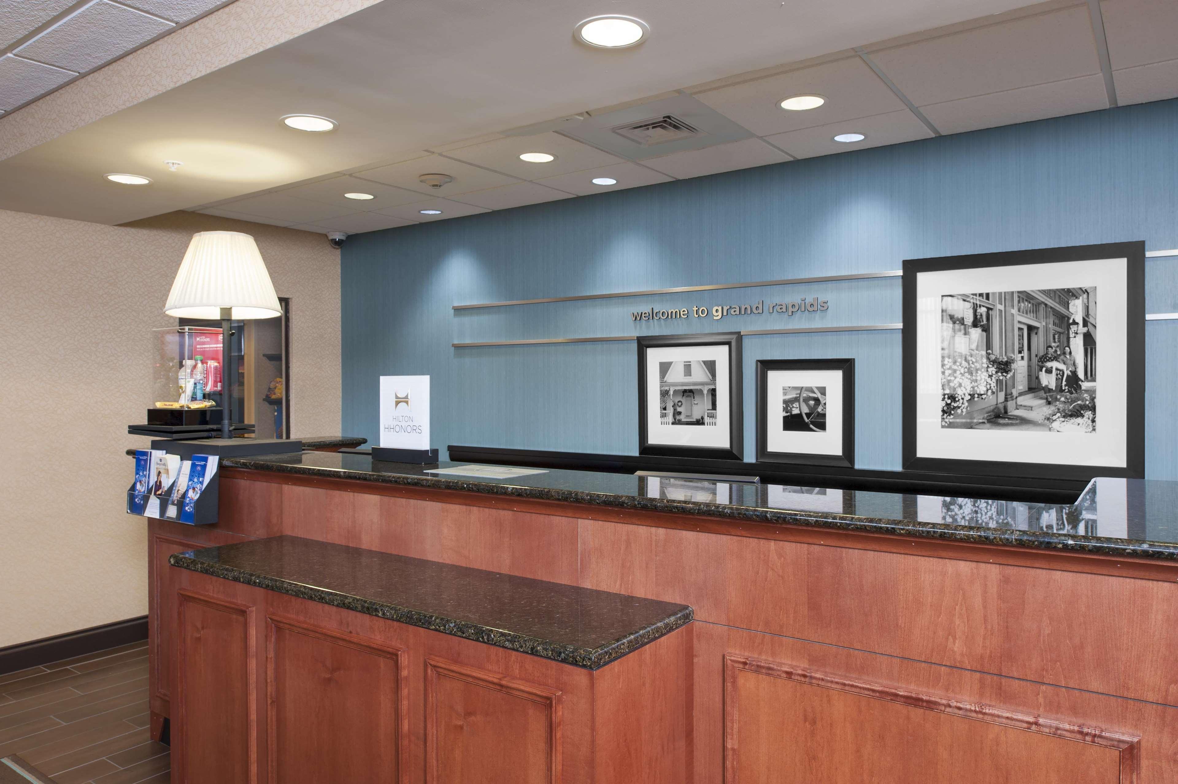 Hampton Inn & Suites Grand Rapids-Airport 28Th St Каскейд Экстерьер фото