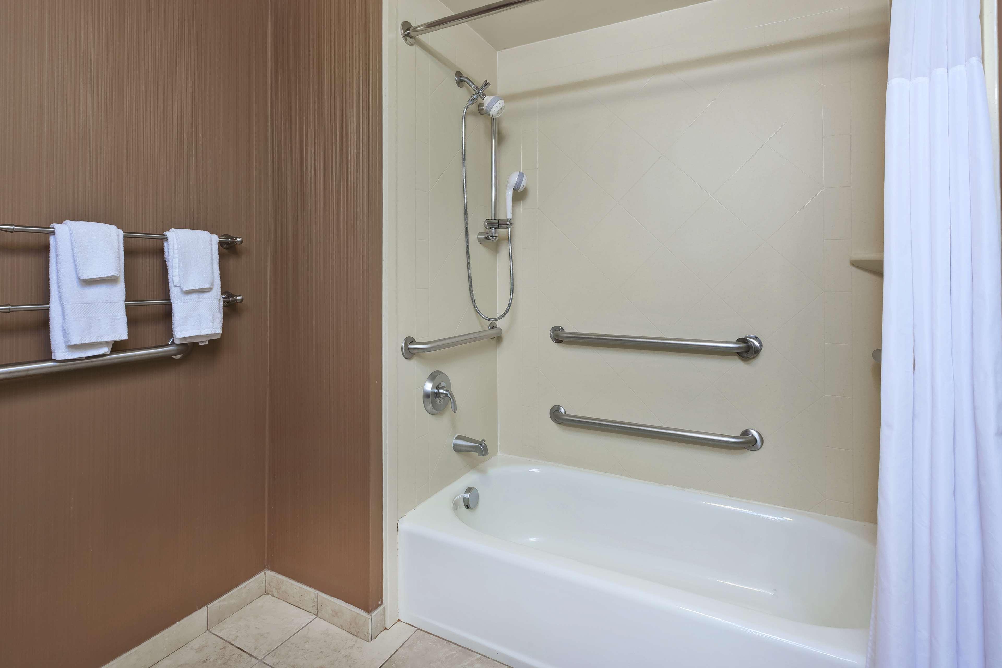 Hampton Inn & Suites Grand Rapids-Airport 28Th St Каскейд Экстерьер фото